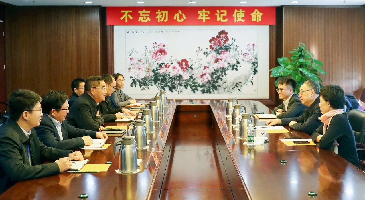 姜仁鋒會(huì)見中國國新黨委委員、總會(huì)計(jì)師劉學(xué)詩